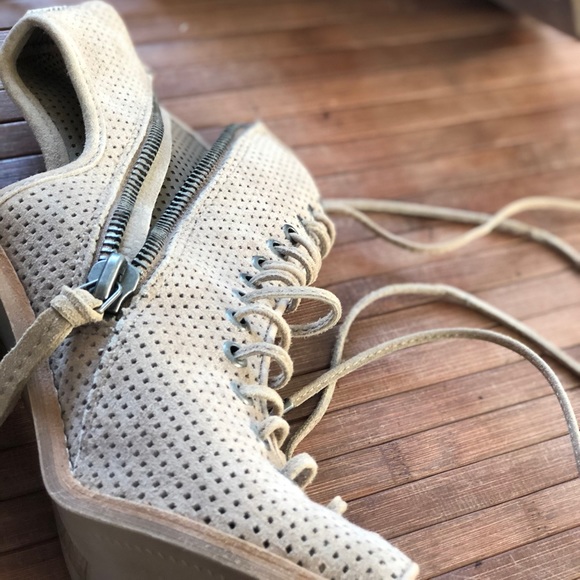 ✨Dolce Vita • Lira Lace-Up Booties - Picture 2 of 8